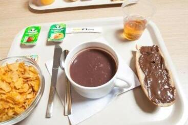 ホテル Kyriad Direct Moulins Sud Yzeure