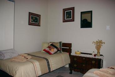 ツーリストアパートメント The Third Dolphin