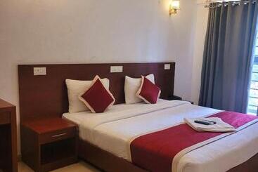 Hotel Four Squares Inn, Technopark Phase 3