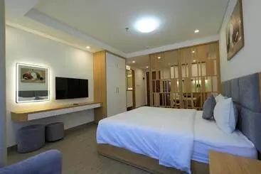 Hsuites Riverside Hotel And Apartment