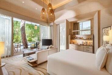 تختخواب و صبحانه Bijal