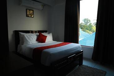 בית מלון כפרי Achoos Residency