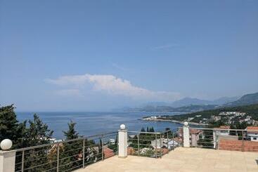 پانسیون Serene Sea View Apartments In Utjeha