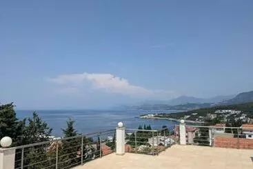 پانسیون Serene Sea View Apartments In Utjeha
