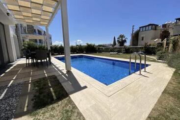 Aparthotel Petrum Sunset Resi̇dence