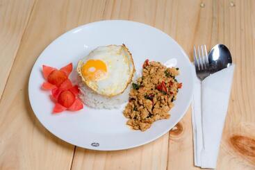 Phanomrung Hostel & Linn Chan Cafe พนมรุ้ง โฮส์เทล แอนด์ ลิณณ์จัง คาเฟ่