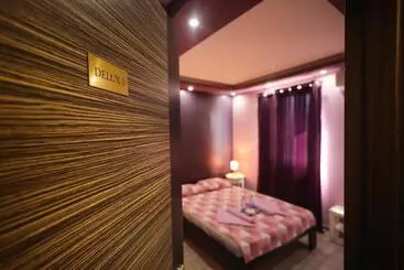 هتل آپارتمان Golden Lux