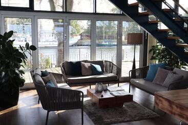 ホテル & Restaurant Utkiek