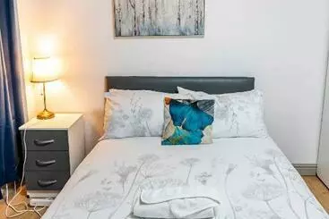 Pensió Double Bed Room In Flat Near Birmingham City Centre