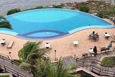 Apartamento No Tropical Executive Hotel Com Varanda, 1 Cama De Casal E 2 Camas De Solteiro