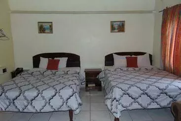 Tropical Vibe Hostel Kingston   Near Half Way Tree