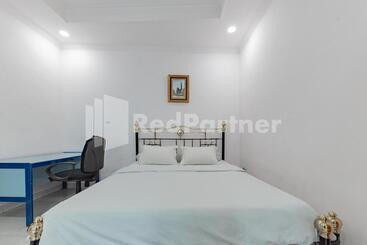 Hotell Biru Homestay Bandung Mitra Reddoorz