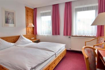 בית מלון כפרי Garniwohlfühlaktiv Kronberg