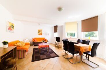 هتل Pension & Appartments Landhaus Bettina Fulda