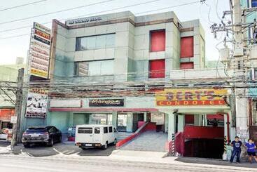 Oyo 898 Berts Condotel