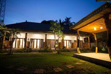 Pensiune Taju Guest House