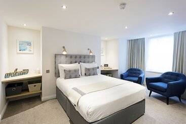 Andover House Hotel & Restaurant   Adults Only