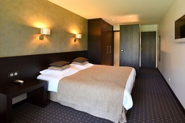 هتل Hôtel Carcarille Restaurant Le C