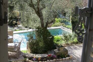 בית מלון כפרי Les Rosées