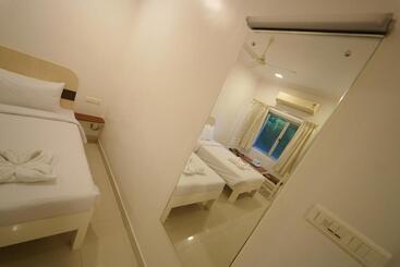 Hotel Palmyra Grand Inn