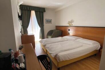 Отель Albergo Aprica Garni