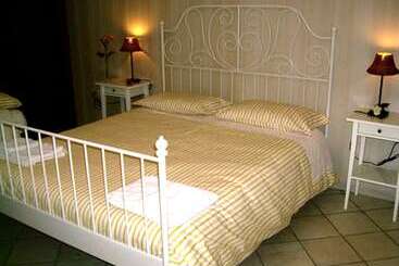 فندق Bed & Breakfast Villa Mena