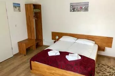 Hotelli Pension Rote Rosen