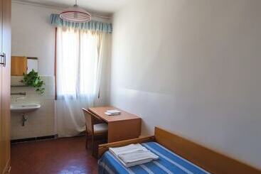 호텔 Ostello Domus Civica