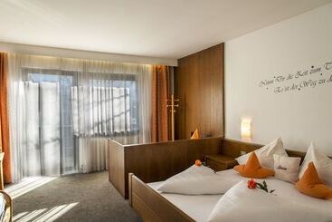 Отель Pension Löwen