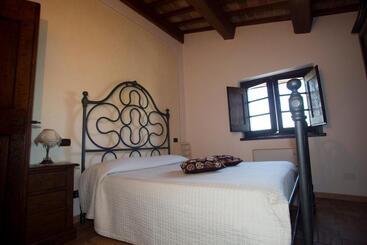 Отель Terre Del Cantico Country House