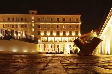 Hotel The Building