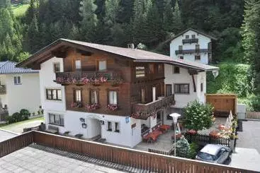 ホテル Gasthof Perfler