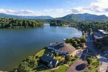 Hotelli The Terrace At Lake Junaluska