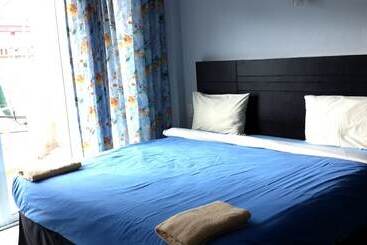 Hotel B & B Patong Beach House