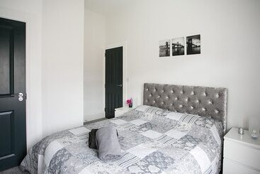 Coast & City Apartments