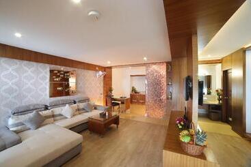 Amber Dale Luxury Hotel & Spa, Munnar