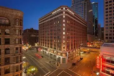 Hotelli Embassy Suites By Hilton Minneapolis Downtown