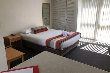 Bathurst Studio Apartments