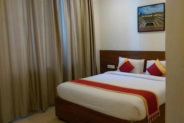 Отель Clarks Inn Hampi