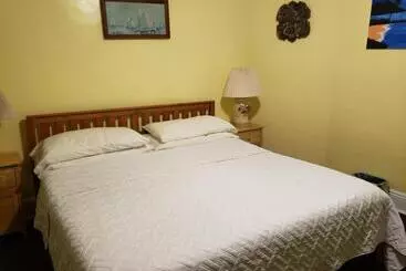 Harbor House Bed And Breakfast