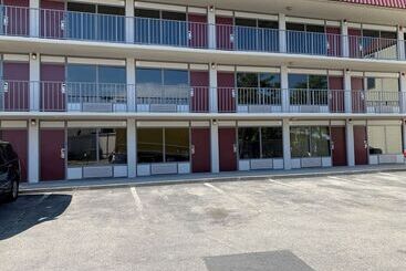 Отель Super 8 By Wyndham Baltimore Northwest