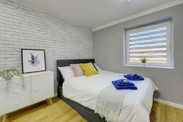 레지던스 Stylish 2 Bed House With Parking In Rugby
