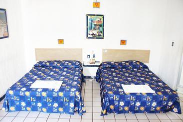 Отель Plaza Conejo