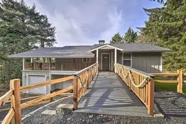 Mökkimajoitus Coastal Washington Getaway: Walk To Beach!