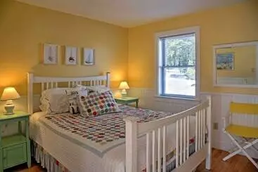 Heron Cottage  On Casco Bay W/ Deck & Boat Dock!