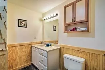 コテージ Ski & Golf: Northern Retreat W/ Game Room!