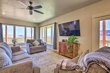 Mökkimajoitus Stunning Adobe Home Overlooking Silver Reef