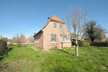 Mökkimajoitus Villa Rysum