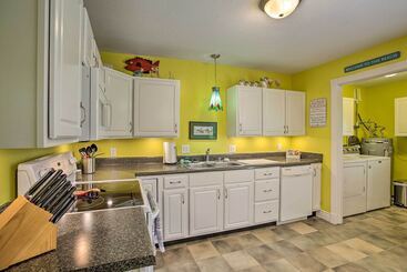 Сельский дом Cloud 9 On The Coast < 1 Mi To Beach!