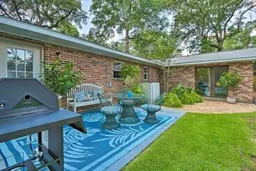 Mökkimajoitus Downtown Home W/ Yard & Bbq   6 Mi To Downtown!